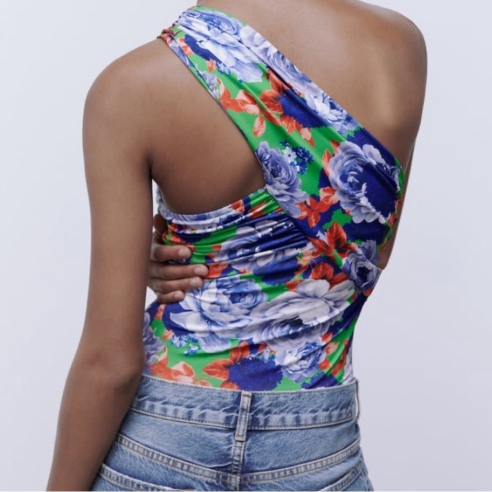 ZARA Floral One Shoulder Body Suit. - Picture 4 of 6